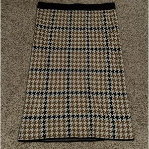 Who What Wear Star Houndstooth Sweater Skirt. Length 33”; Waist 20”